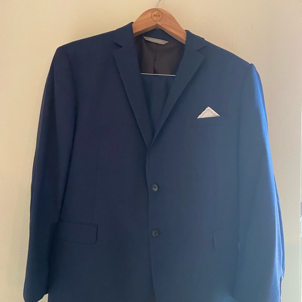 Navy blue Mens Warehouse Suit